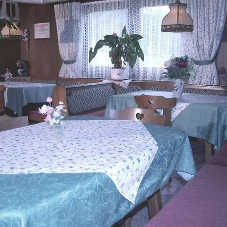 Bed & Breakfast Gosaukammblick *